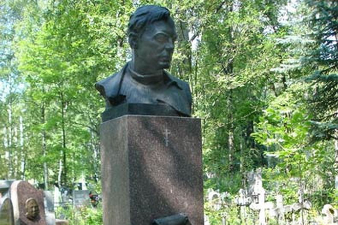Памятник на могиле Павла Кадочникова