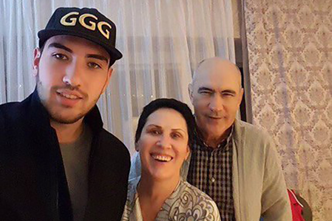 Курбан Бердыев с семьей