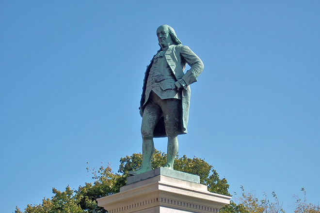 Памятник Бенджамину Франклину в Чикаго