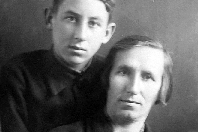 Владимир Басов с мамой