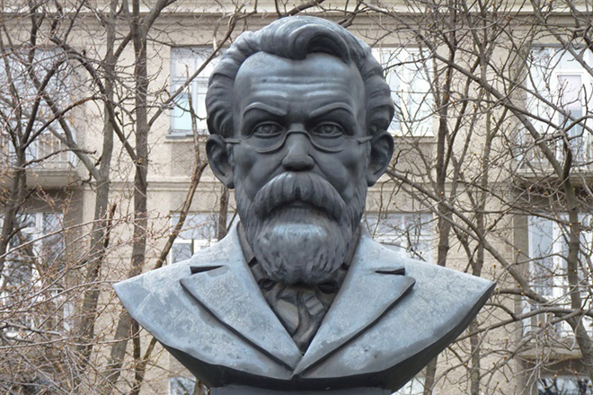 Памятник Владимиру Вернадскому