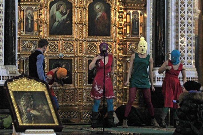 Мария Алёхина и группа Pussy Riot в храме Христа Спасителя