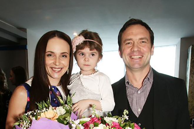 Виктор Васильев с женой и дочкой