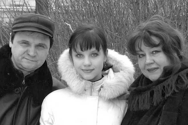 Константин Воробьев с дочерью Полиной Воробьевой и женой Ольгой Самошиной