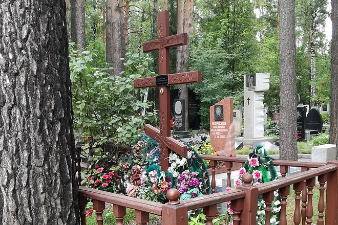 Могила Геннадия Заволокина на Заельцовском кладбище