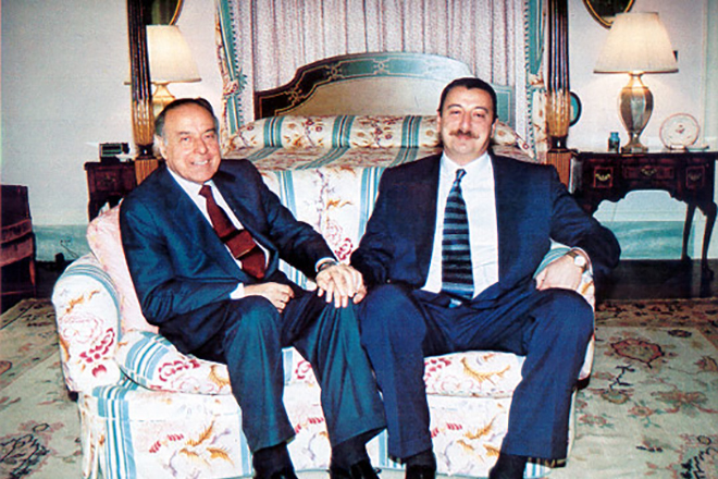 Гейдар Алиев и Ильхам Алиев