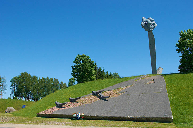 Памятник на месте гибели Николая Гастелло