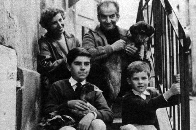 Луи де Фюнес с женой и детьми