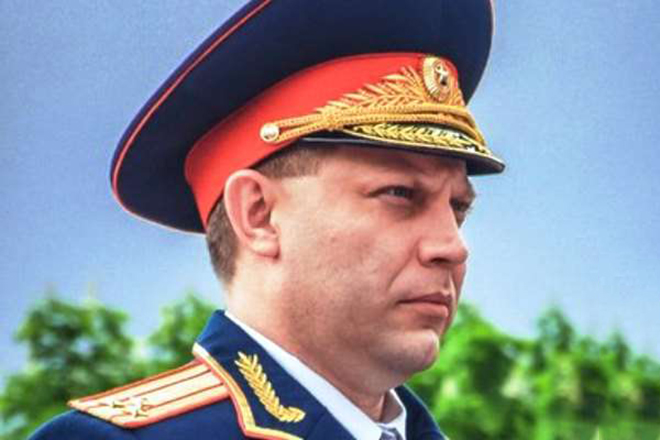 Александр Захарченко в военной форме