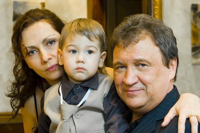 Анатолий Полотно с семьей