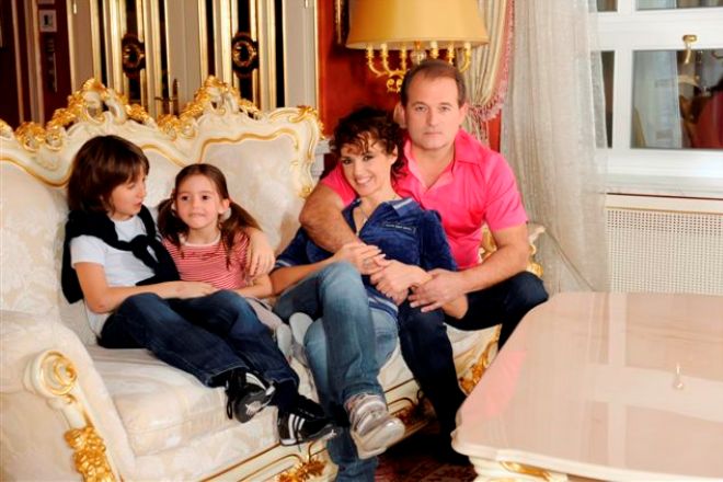 Оксана Марченко с мужем и детьми