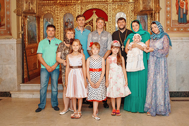Роман Павлюченко с семьей