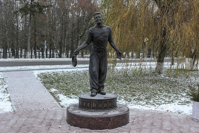 Памятник Петру Алейникову