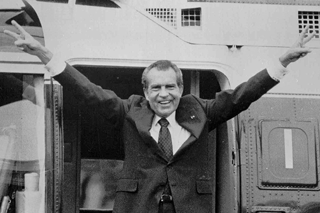 Знаменитый жест Ричарда Никсона