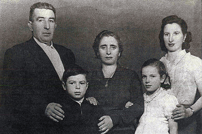 Валерий Харламов с семьей