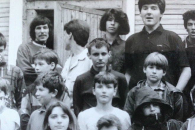 Николай Дуров (в центре) с участниками кружка в летнем математическом лагере
