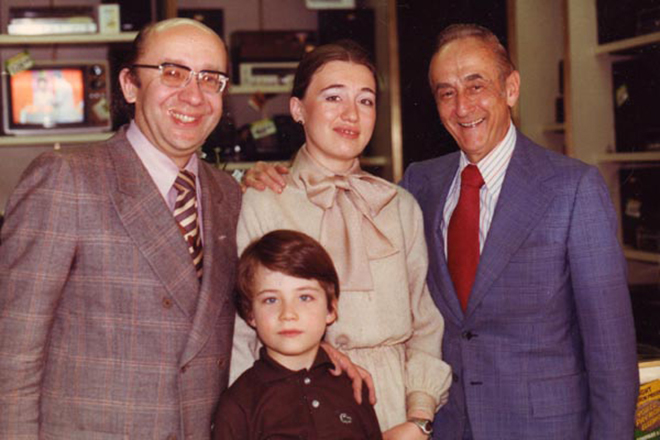 Виктория Постникова с мужем Геннадием Рождественским, сыном Александром и другом семьи Альфредом Шлезингером