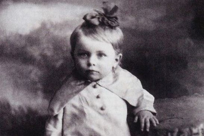 Людмила Целиковская в детстве