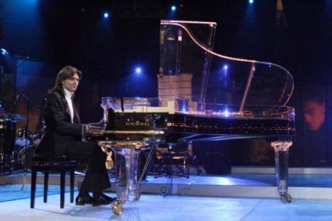 Дмитрий Маликов за роялем