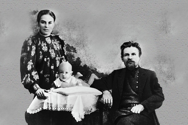 Михаил Калинин с женой Екатериной и сыном