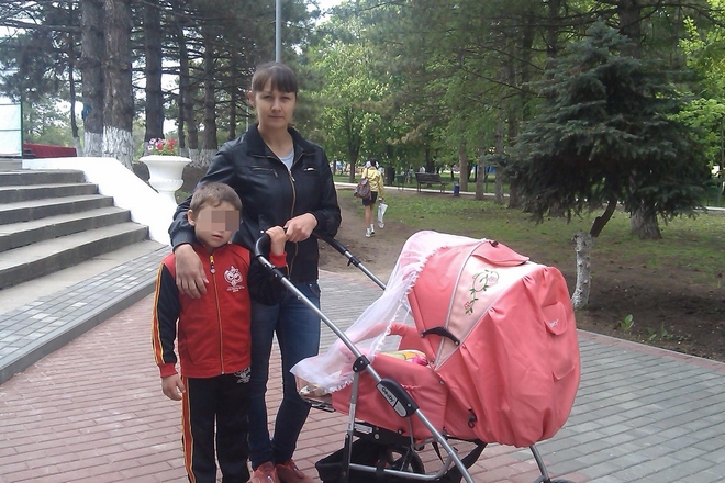 Виктория, жена Арсена Павлова, с детьми