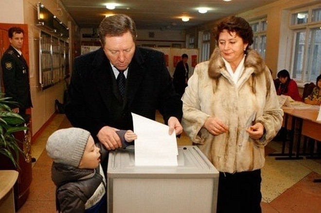 Олег Королев с женой Татьяной и внуком