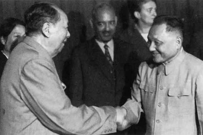 Дэн Сяопин с Мао Цзэдуном