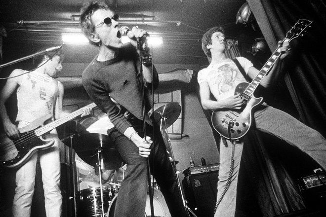 Группа «Sex Pistols» на сцене