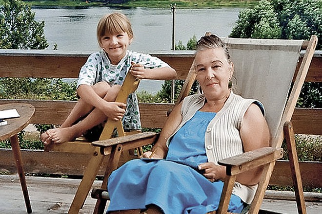 Александра Завьялова и ее внучка Дарина