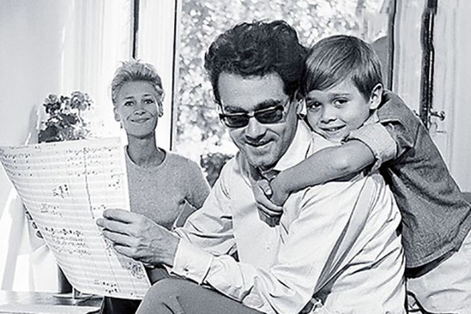 Мишель Легран с женой Кристи и сыном