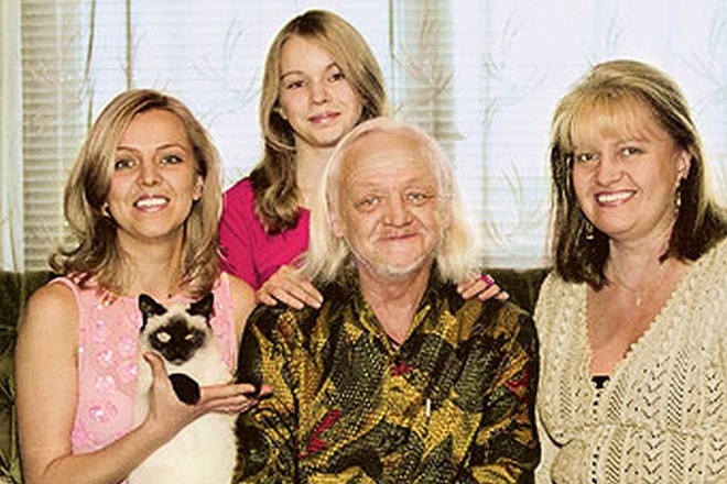 Виктор Перевалов с семьей
