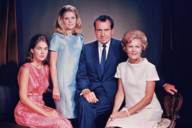 Ричард Никсон с семьей