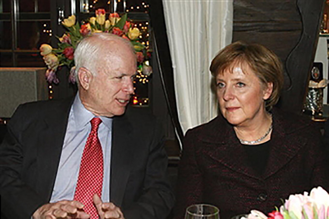 Джон Маккейн и Ангела Меркель