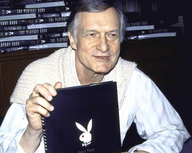 Хью Хефнер с логотипом Playboy