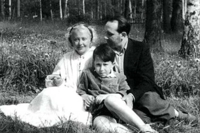 Янина Жеймо и третий муж Леонид Жанно с сыном