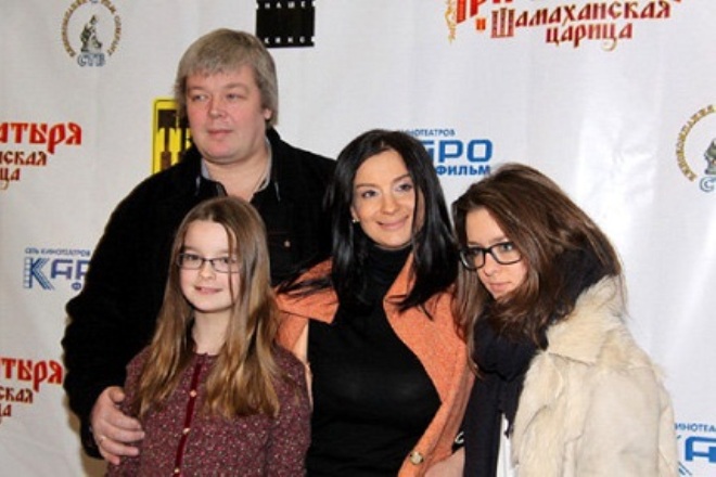 Екатерина Стриженова с семьей