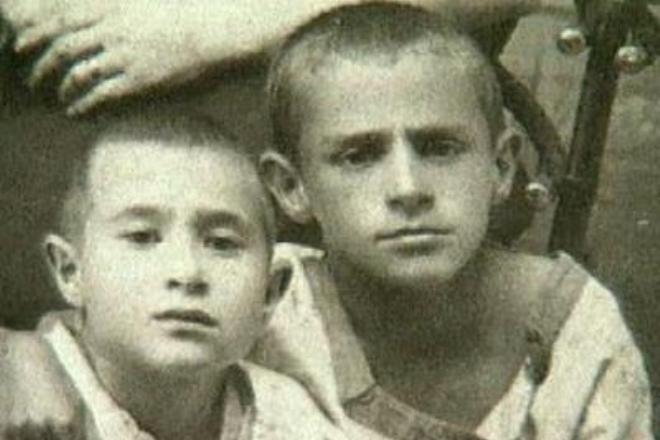 Зиновий Гердт (справа) в детстве с братом