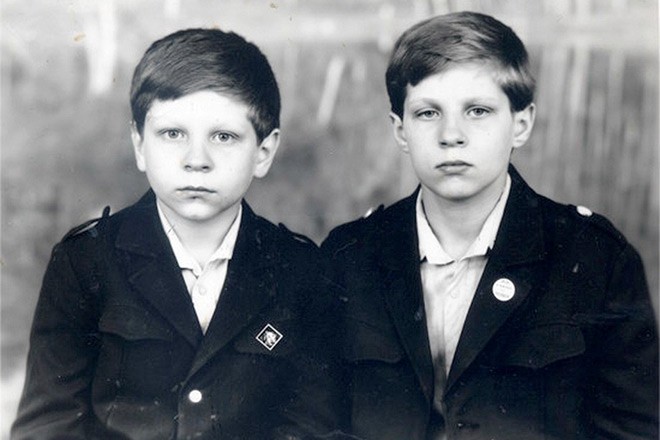 Федор Емельяненко (справа) в детстве с братом Александром
