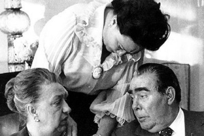 Виктория Брежнева и Леонид Брежнев с дочерью