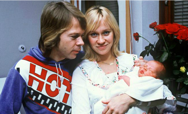 Агнета Фельтског с мужем Бьорном и ребенком