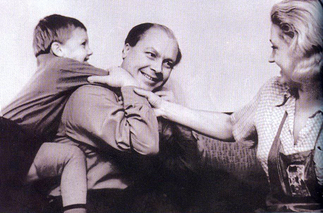 Владимир Трошин с женой и сыном