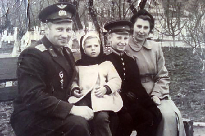 Татьяна Москалькова в детстве (с родителями и братом)