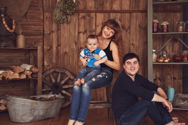 Артем Муратов с женой и сыном