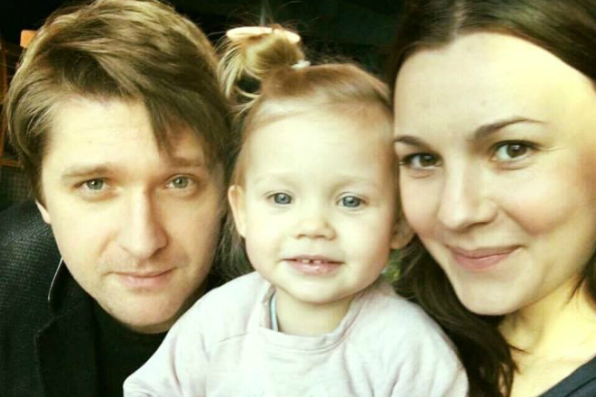 Дмитрий Пчела с женой и дочерью