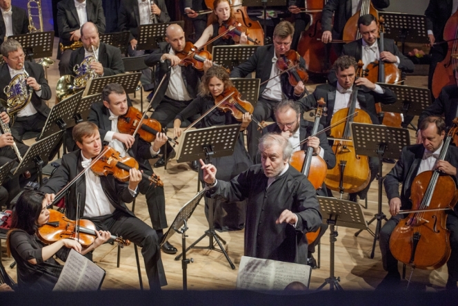 Валерий Гергиев и симфонический оркестр Мариинского театра