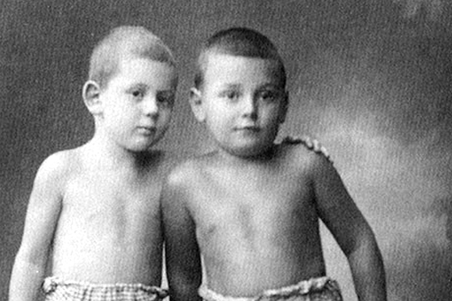 Василий Сталин и Артем Сергеев в детстве