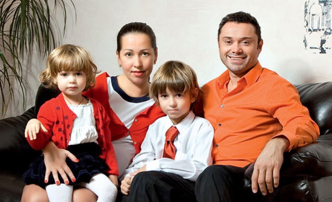 Андрей Носков с семьей