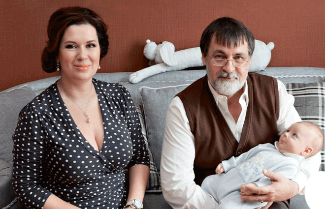 Александр Литвин с женой и сыном
