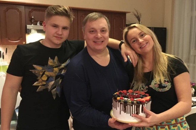 Андрей Разин с сыном Алексадром и женой Натальей