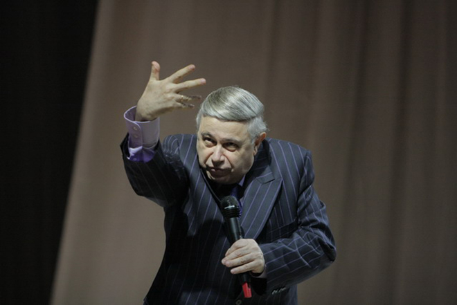 Евгений Петросян на сцене